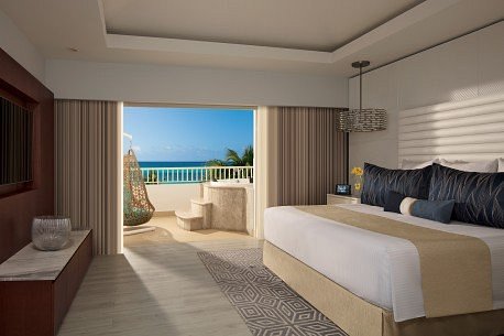 Oceanfront suite with balcony facing the Caribbean Sea
